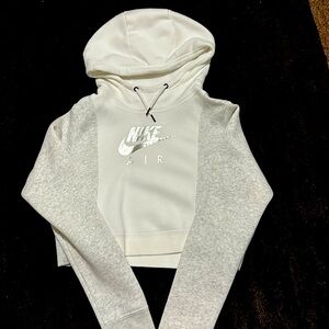 Women’s NIKE cropped hoodie